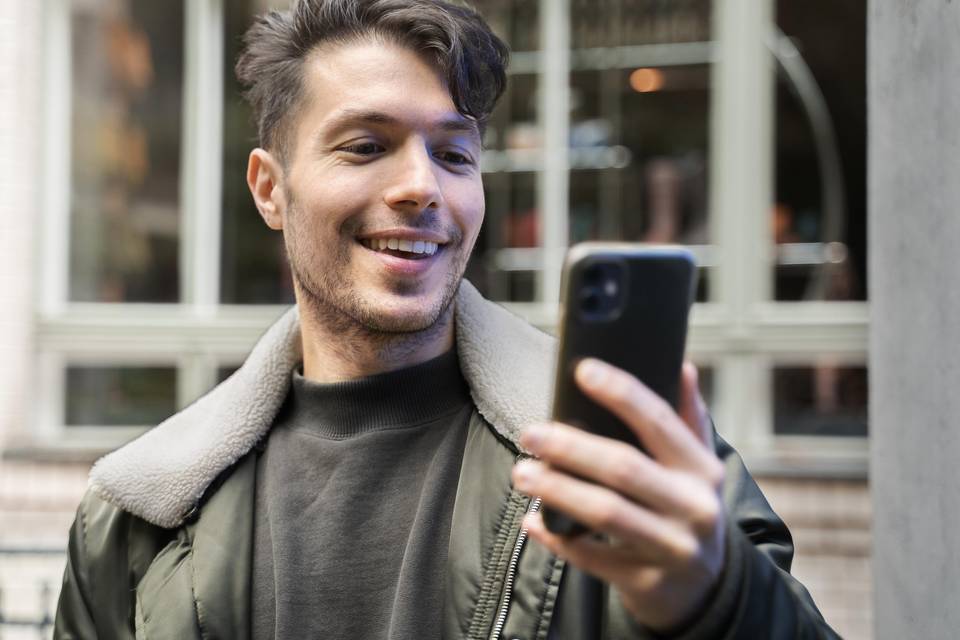 Como criar um perfil irresistível em apps de relacionamento